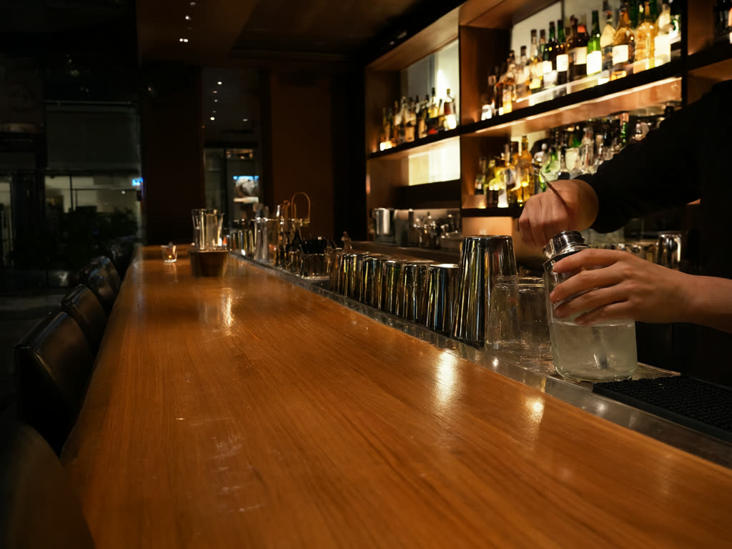 Ningún bar nos pagó: 10 bares de Tokio que una IA eligió entre 14 publicaciones de viajeros guardadas 12.177 veces