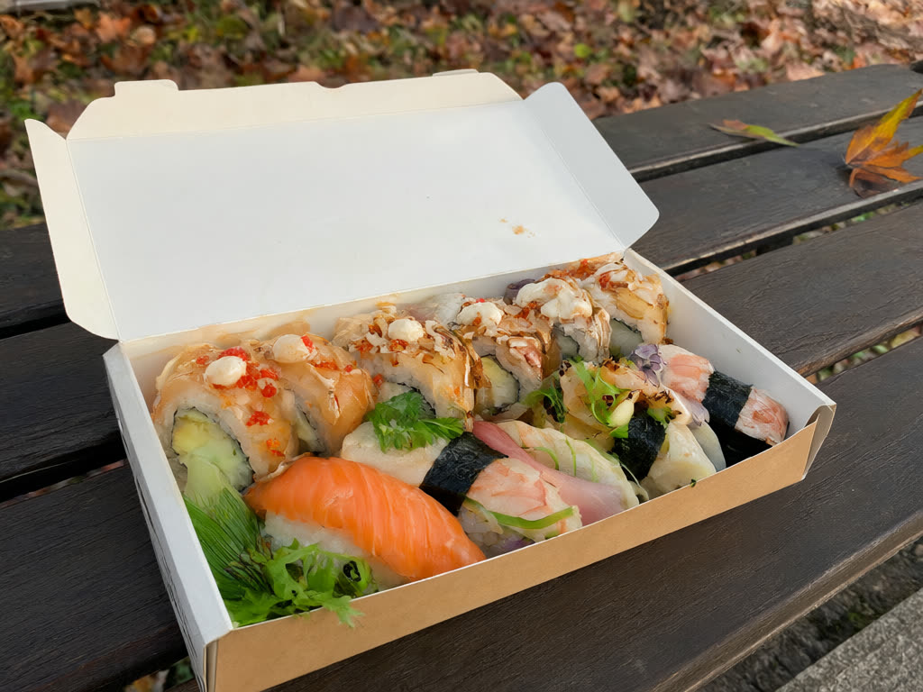 10. Tachi Sushi Yokocho, Shinjuku West Exit – Kein Laden hat uns bezahlt: 10 Sushi-Adressen in Tokio, die eine KI aus 12 Reisenden-Beiträgen mit 17.069 Speicherungen ausgewählt hat